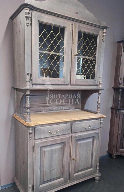 Шкаф-буфет Скандия 2-створчатый с подсветкой, стекло с витражной сеткой из массива сосны Шкаф-буфет Скандия 2-створчатый с подсветкой, стекло с витражной сеткой из массива сосны