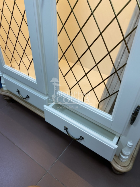 Шкаф-витрина Скандия 2-ств с 2 ящ, стекло с витражной сеткой(образец) Шкаф-витрина Скандия 2-ств с 2 ящ, стекло с витражной сеткой(образец)