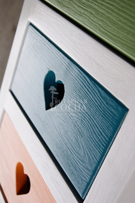 Шифоньер 5 ящиков с сердцем Шифоньер 5 ящиков с сердцем