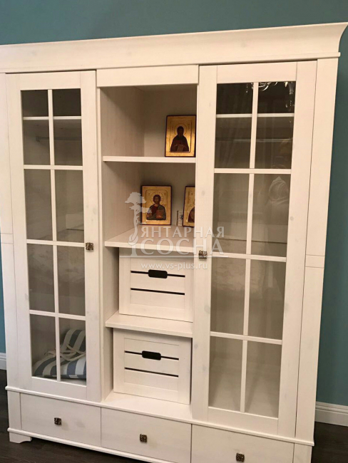 Шкаф 3х дверный Бейли (стеклянные двери,полки) Шкаф 3х дверный Бейли (стеклянные двери,полки)