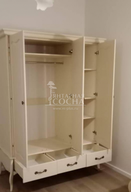 Шкаф 3х дверный ЛеБо с глухими дверями Шкаф 3х дверный ЛеБо с глухими дверями