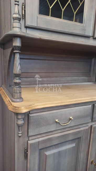 Шкаф-буфет Скандия 2-створчатый с подсветкой, стекло с витражной сеткой из массива сосны Шкаф-буфет Скандия 2-створчатый с подсветкой, стекло с витражной сеткой из массива сосны